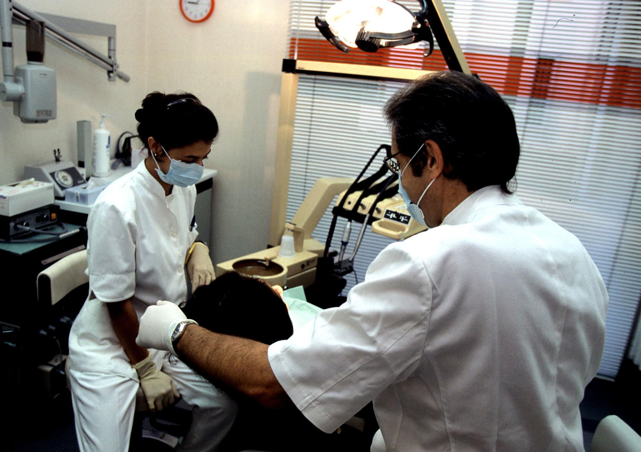 La moglie dell'odontoiatra e i finti dentisti 