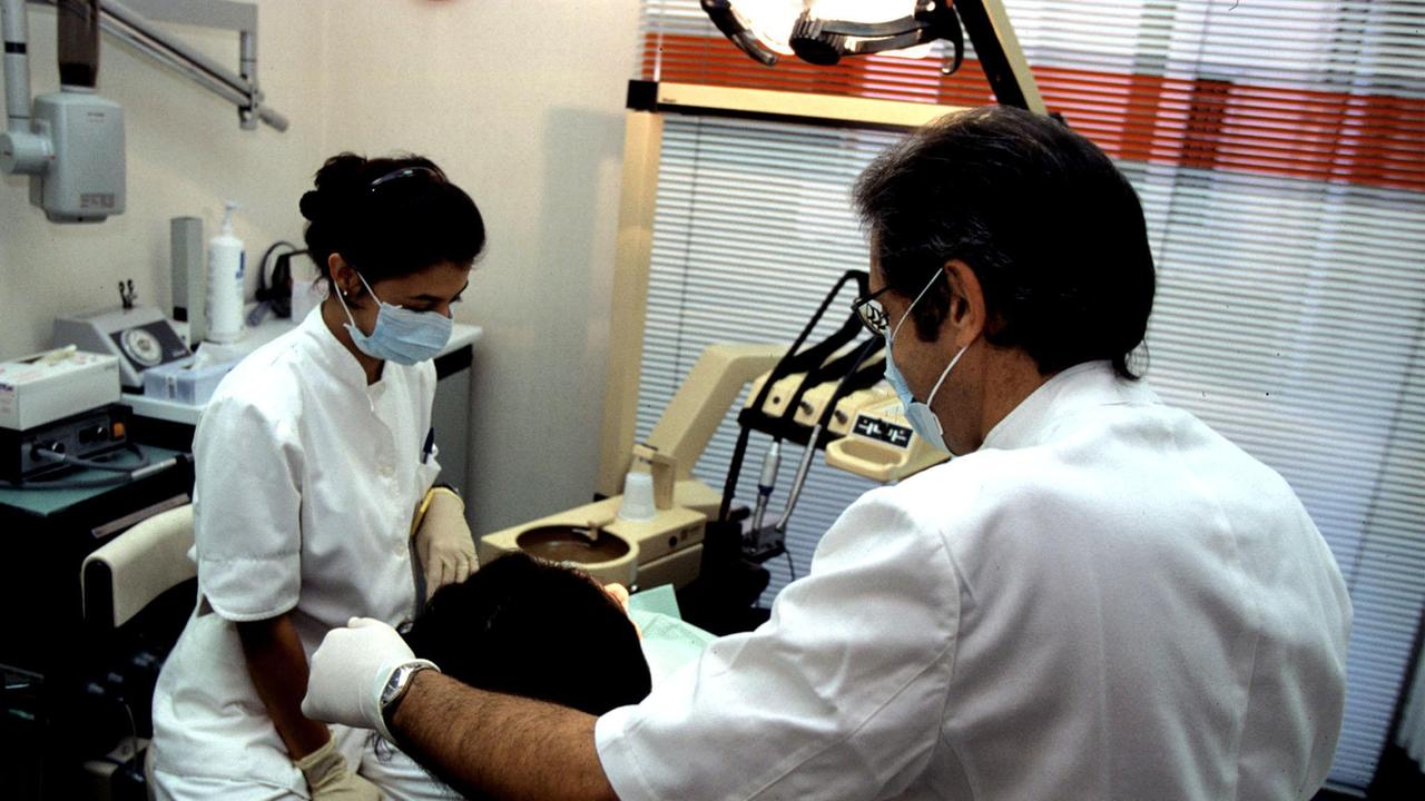 La moglie dell'odontoiatra e i finti dentisti