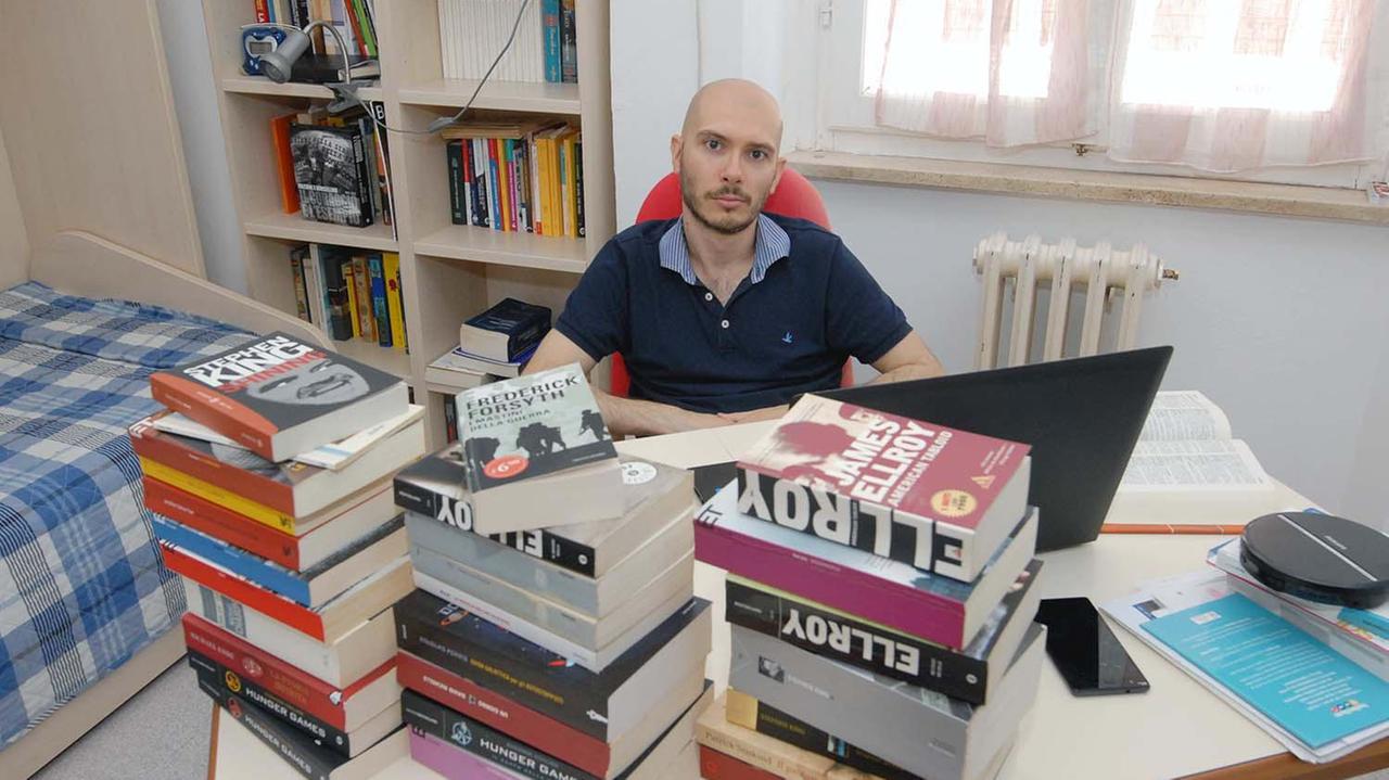 Simone Pattavina nel suo studio (foto Paolo Barlettani)