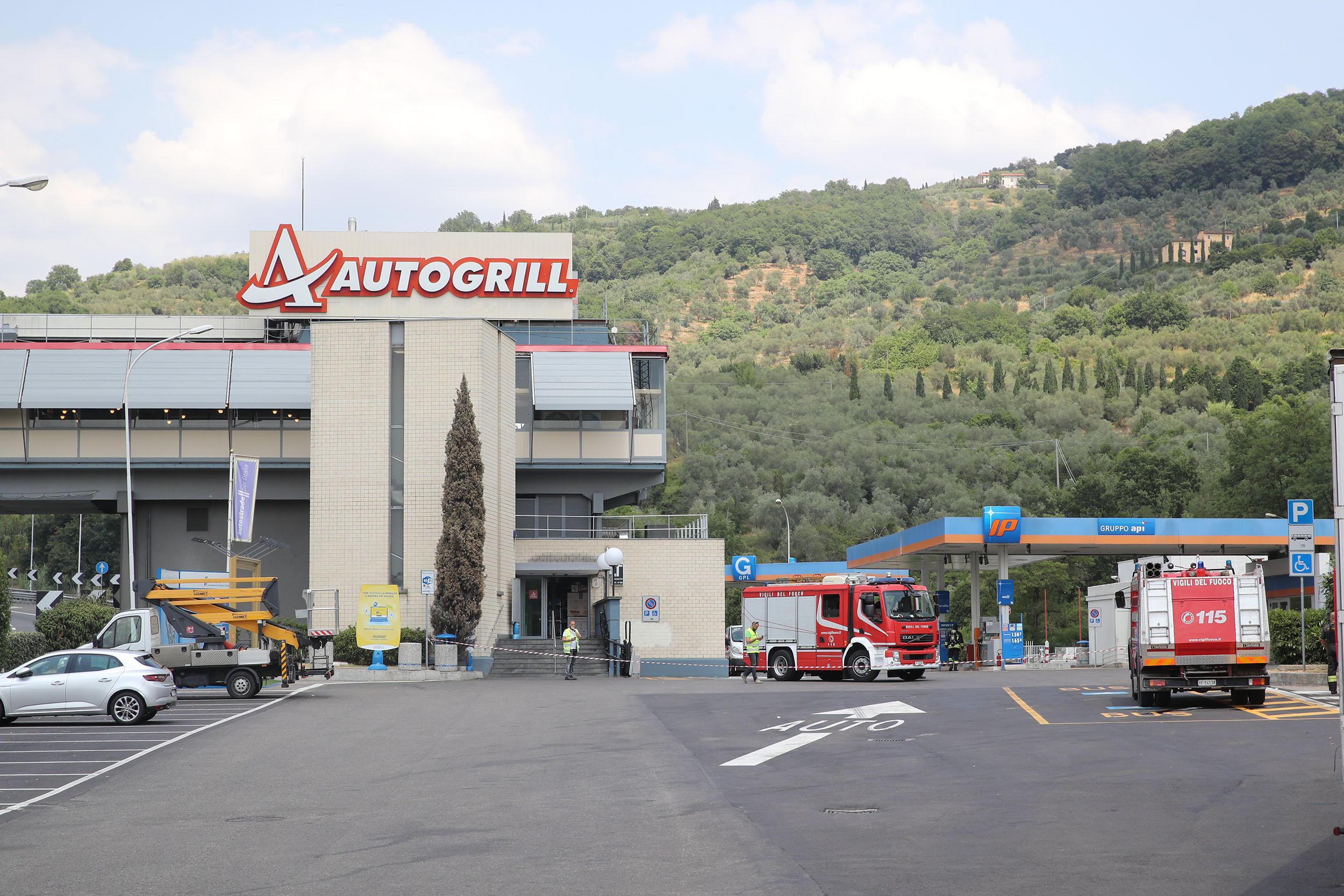 L'intervento all'Autogrill (foto Nucci)