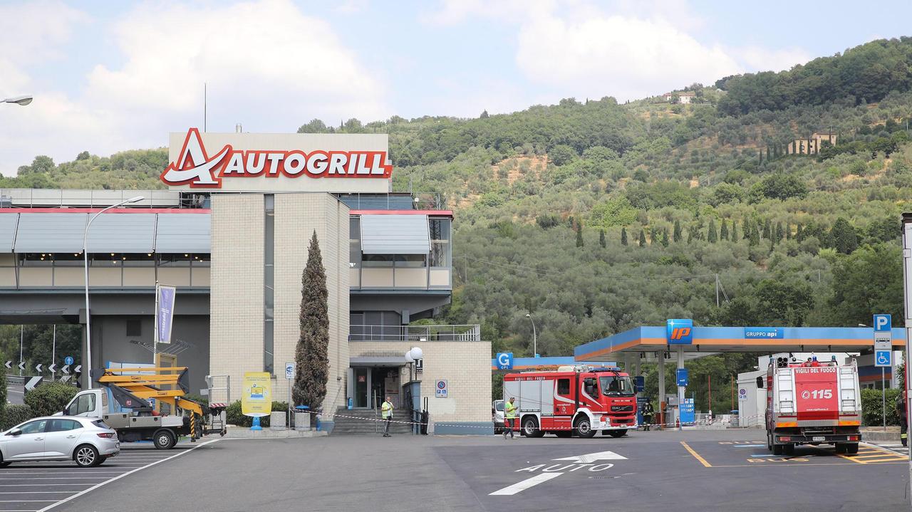 L'intervento all'Autogrill (foto Nucci)
