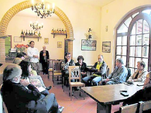 I presenti a un recente incontro e sotto una veduta di San Carlo Terme 