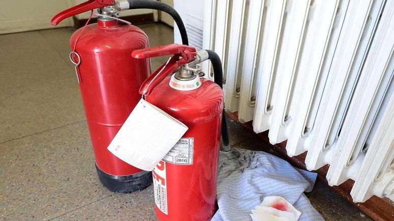 Salvato da due donne nell’Ape in fiamme