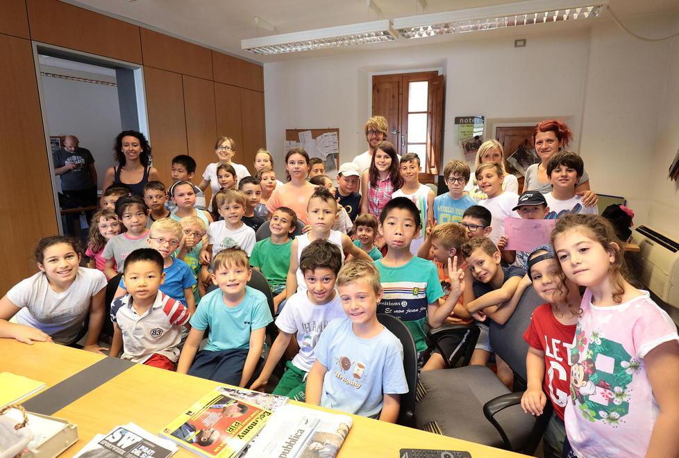 I bimbi del “Trovamici” tra i giornalisti della nostra redazione