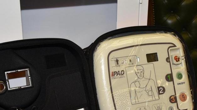 Massa Comune apre una colletta per il defibrillatore che salva la vita