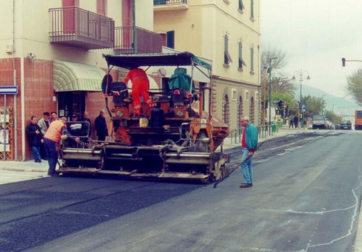 Prosegue il rifacimento delle pavimentazioni stradali 