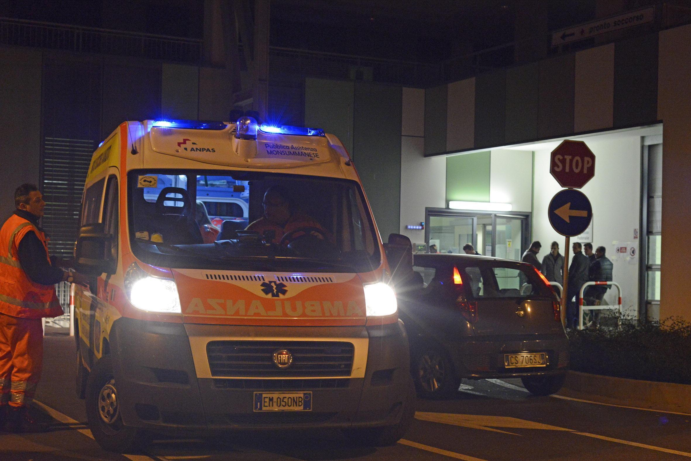 Un'ambulanza al Pronto soccorso (foto d'archivio)