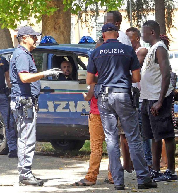 La droga era nascosta tra i rifiuti  