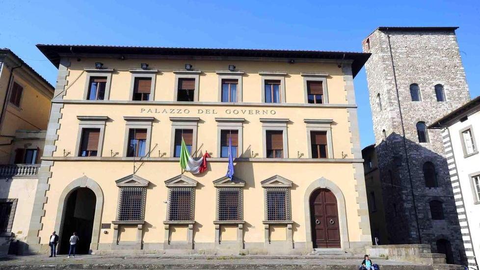 L’ex palazzo della prefettura, per cinque mesi nel mirino delle telecamere spia dei carabinieri (foto Gori)