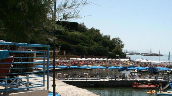 Liquami in mare, divieto di balneazione