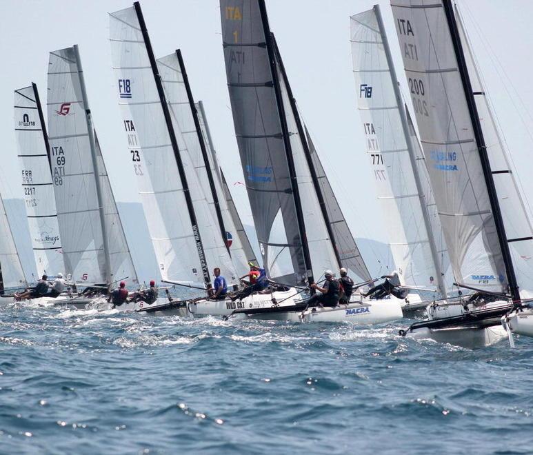 Catamarani F18, i tricolori assegnati nelle acque del Golfo