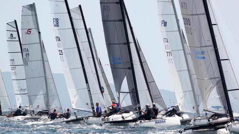 Catamarani F18, i tricolori assegnati nelle acque del Golfo