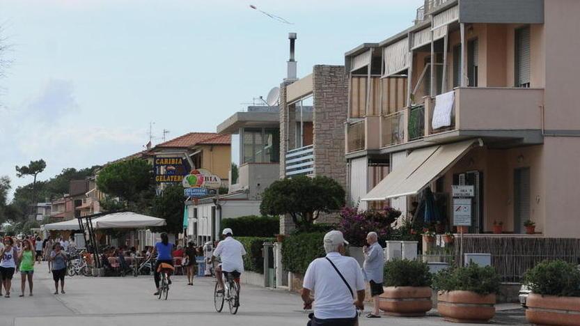 Bimbo di 18 mesi travolto da una bici