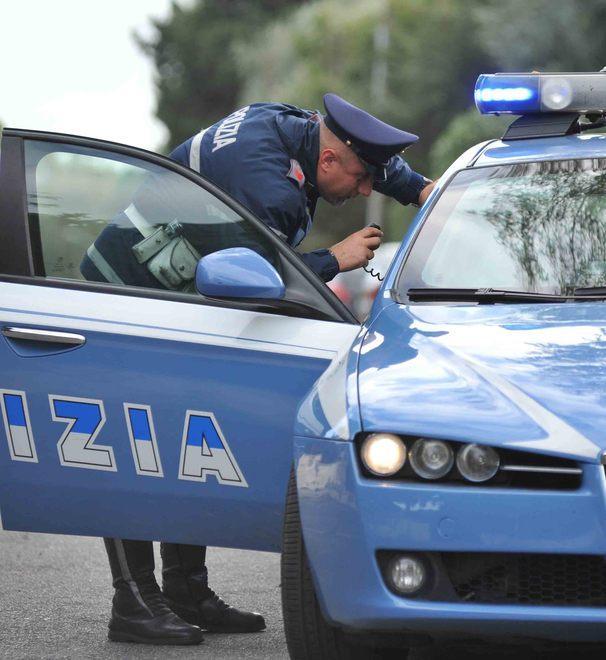 Ruba da una macchina Arrestato dalla polizia