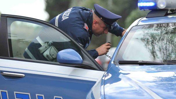 Ruba da una macchina Arrestato dalla polizia