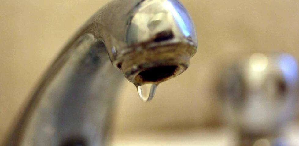 Guasto alle condotte Il centro abitato senz’acqua da giorni 