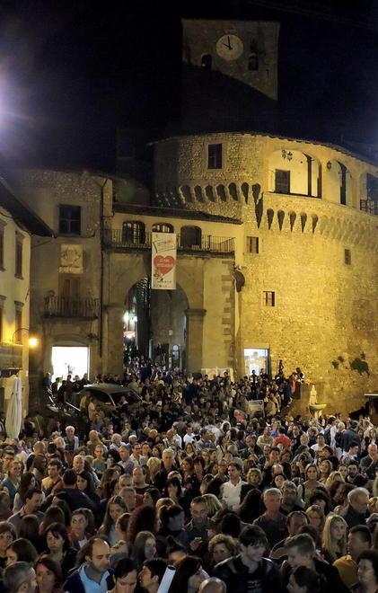 Tutto pronto per Castelnuovo by night 
