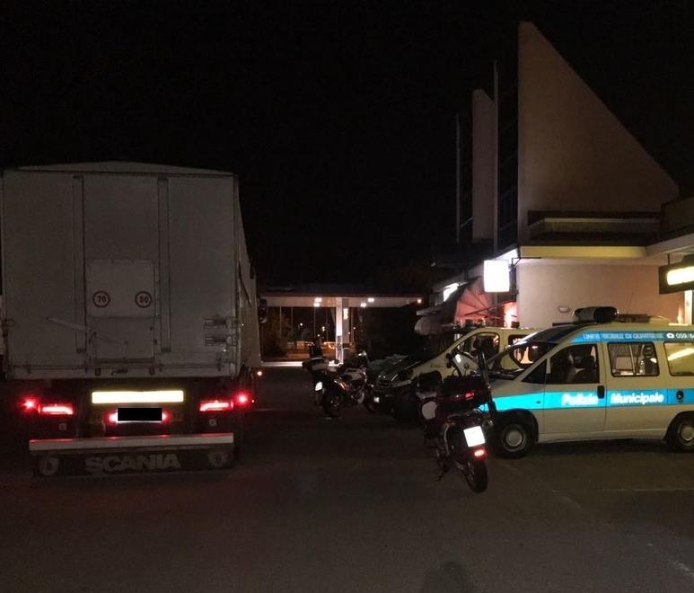 Camionista multato per 1700 euro 