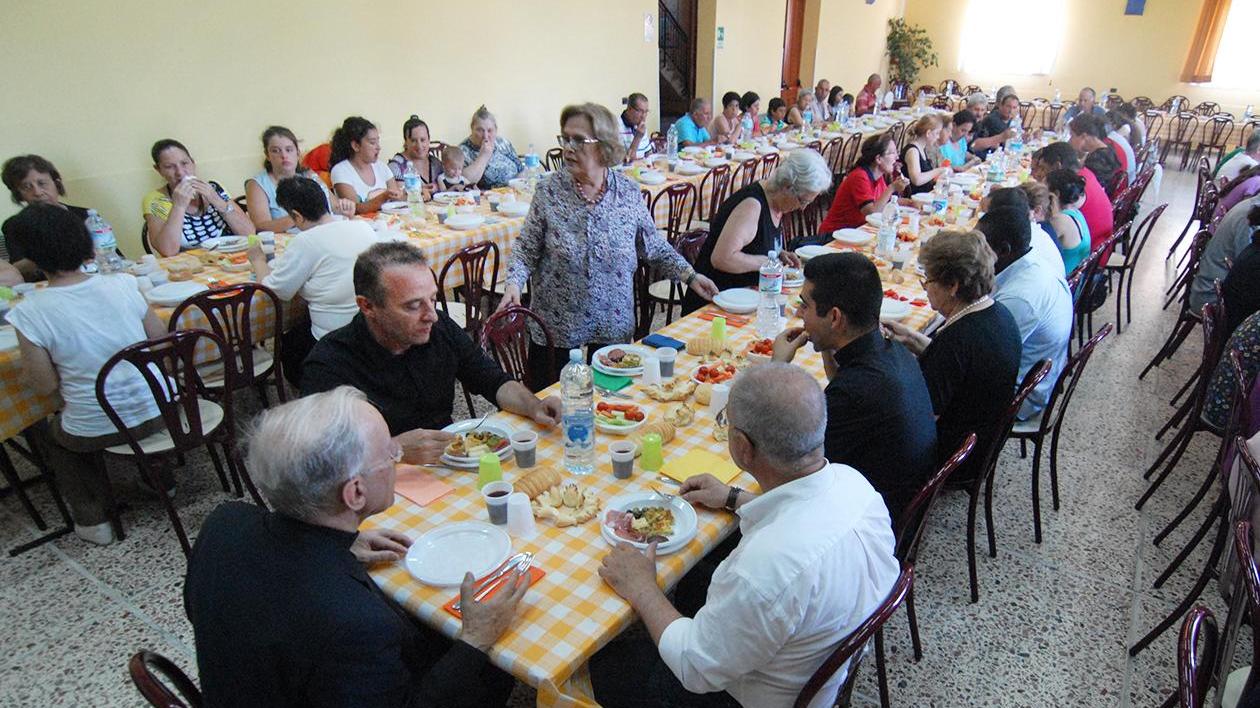 A pranzo con la Caritas e i poveri
