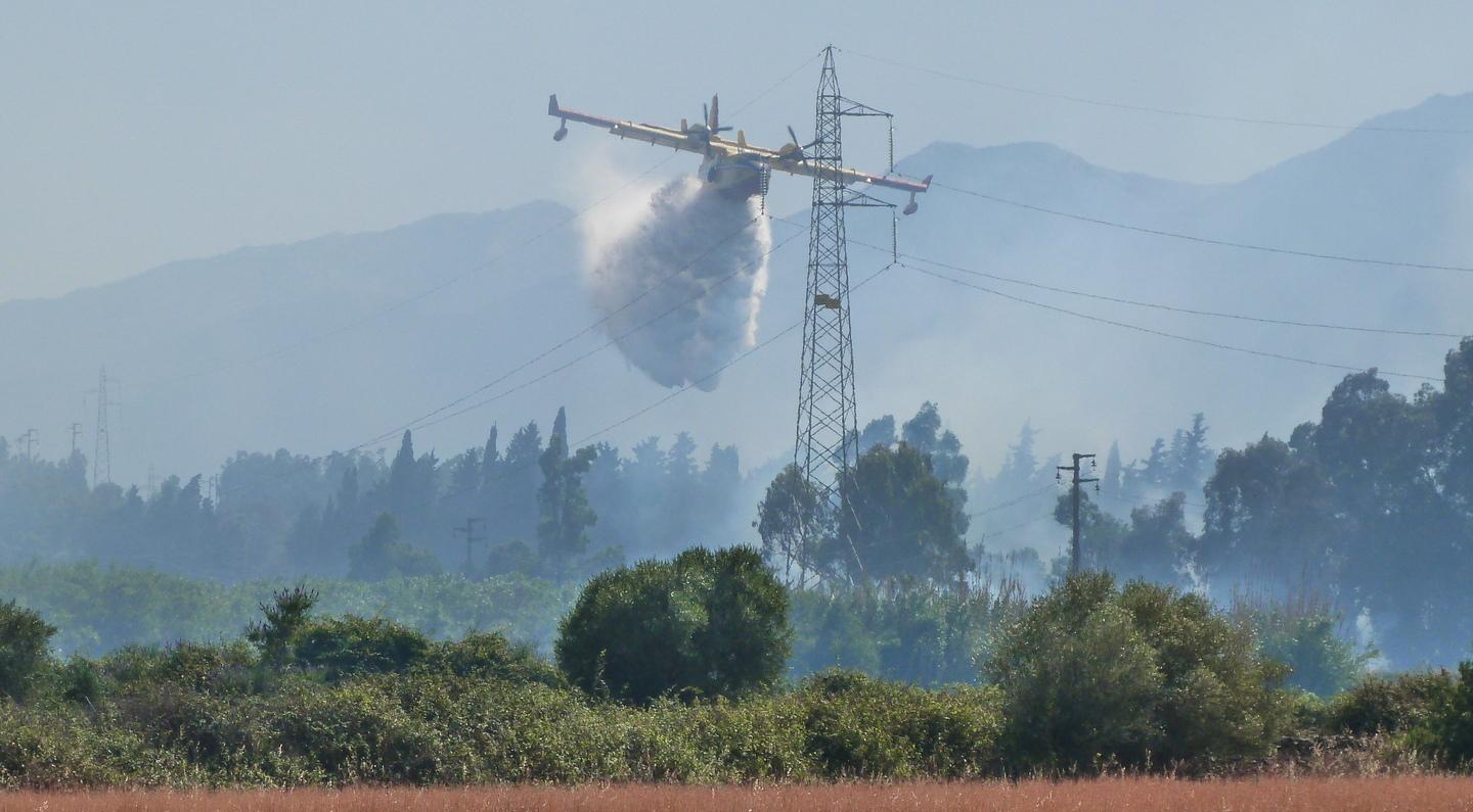 Siniscola, incendio nella zona di Abba frita