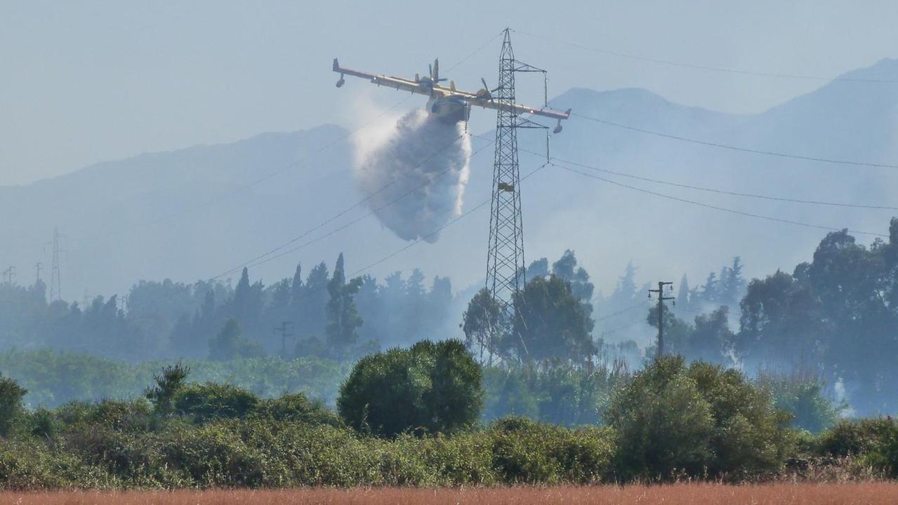Siniscola, incendio nella zona di Abba frita