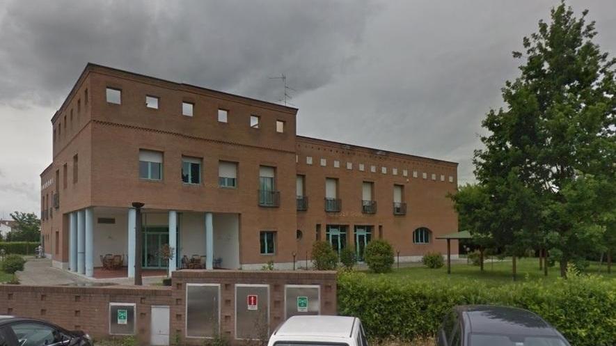 Oggi l’autopsia sull’anziano soffocato dal cibo