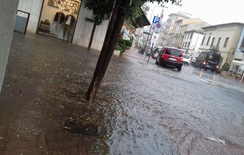 Temporale, operai al lavoro e disagi limitati 