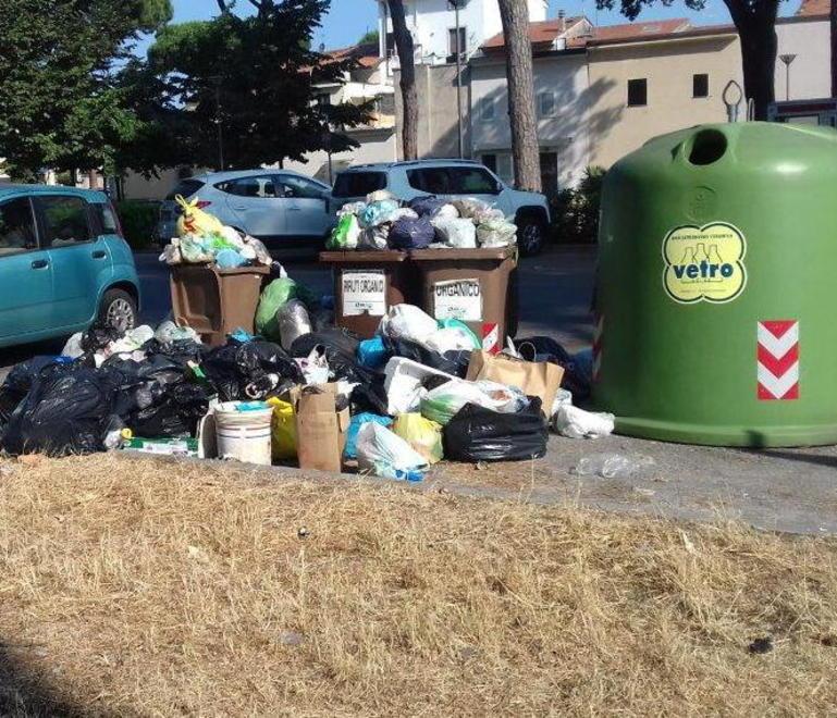 Rifiuti, porta a porta presto anche in Darsena 