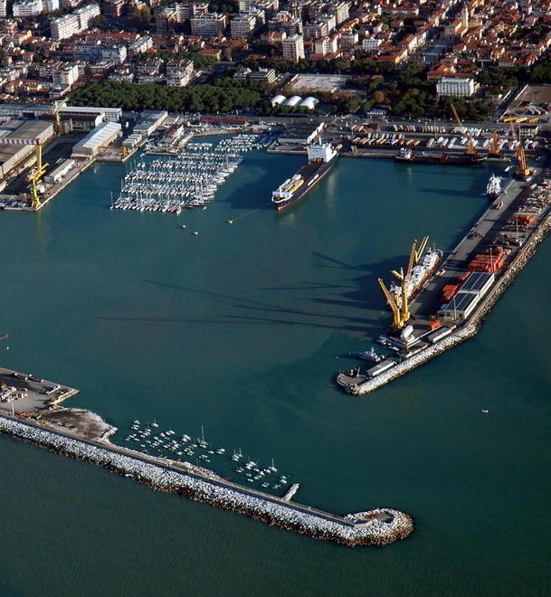Lite fra pescatori, spunta un arpione 