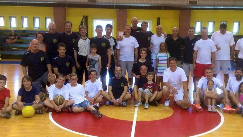 Gli amici in campo per ricordare Gianluca
