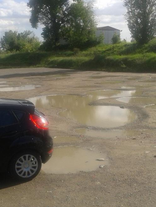 Parcheggio di via dei Moli «Sistematelo con la ghiaia»