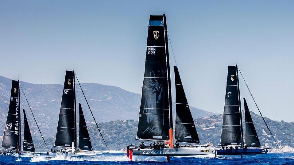 Libeccio oltre i 30 nodi, i catamarani riposano