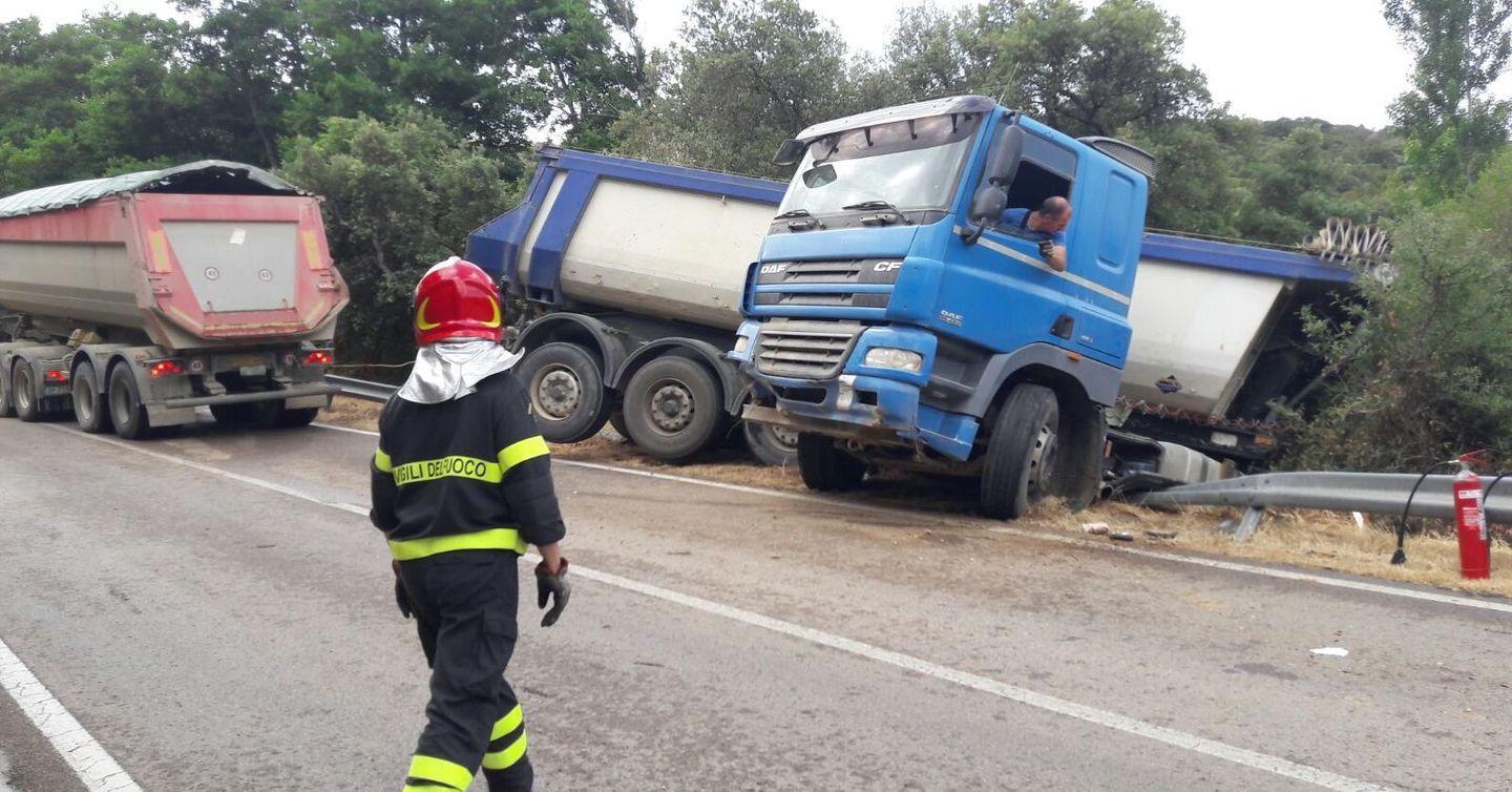 Camion fuori strada per la pioggia