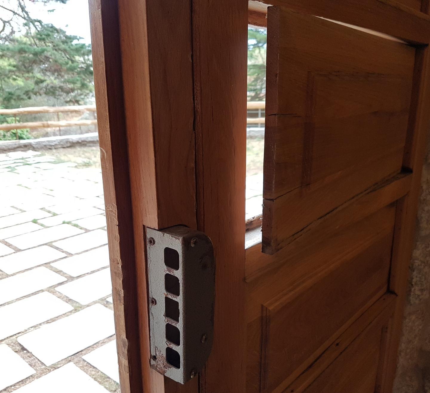 Furto nella chiesetta banda di ladri ruba i soldi delle offerte 