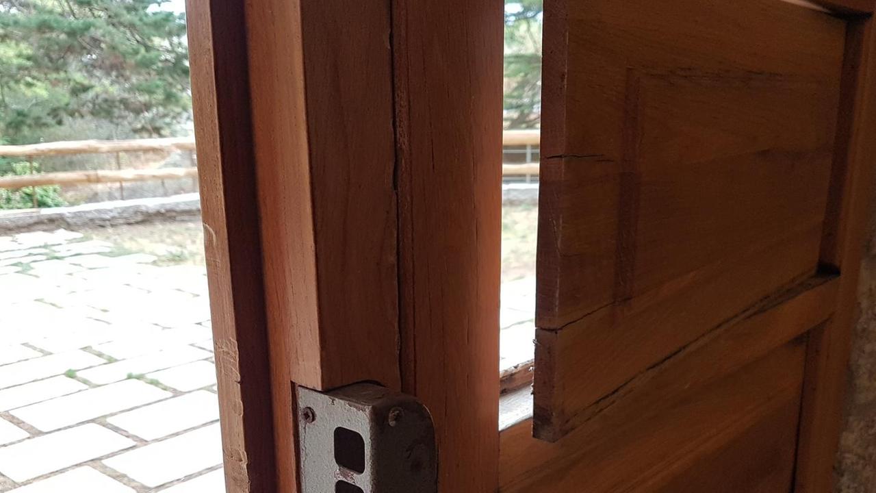 Furto nella chiesetta banda di ladri ruba i soldi delle offerte