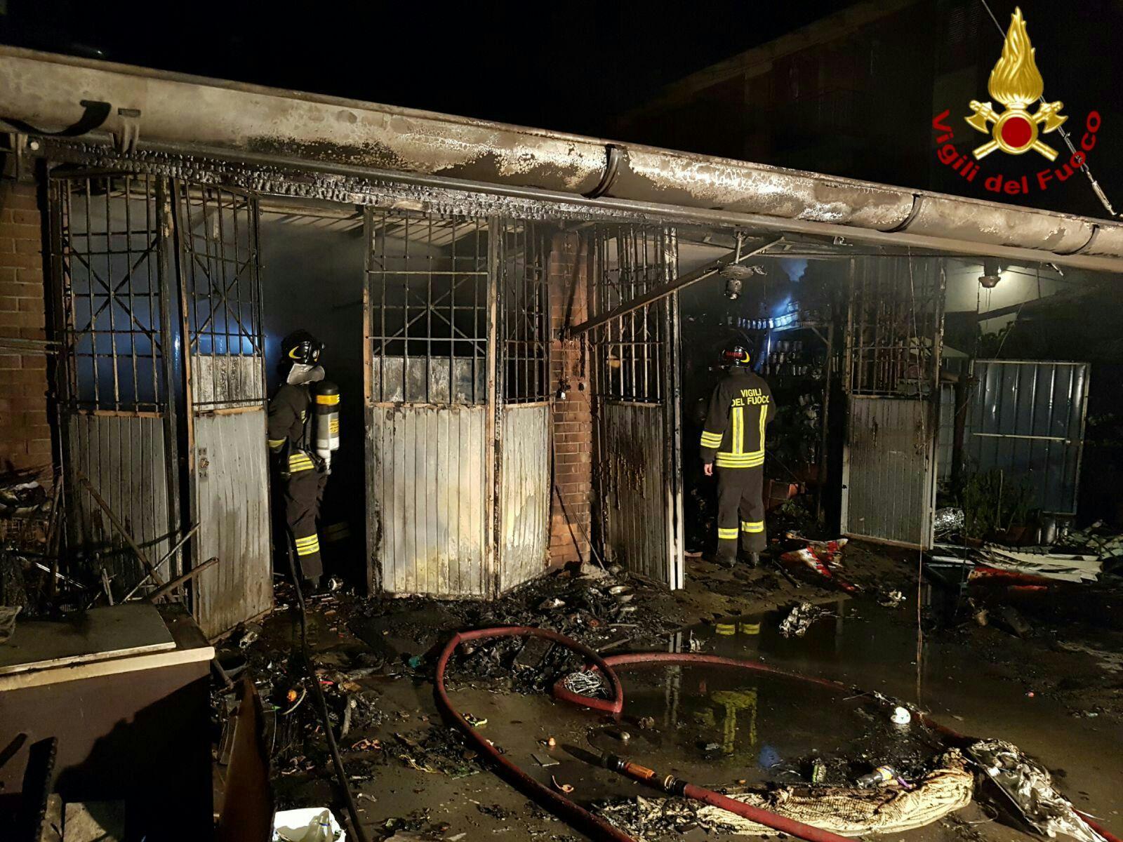 Rubiera: garage distrutto dalle fiamme