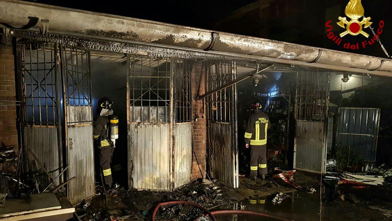 Rubiera: garage distrutto dalle fiamme