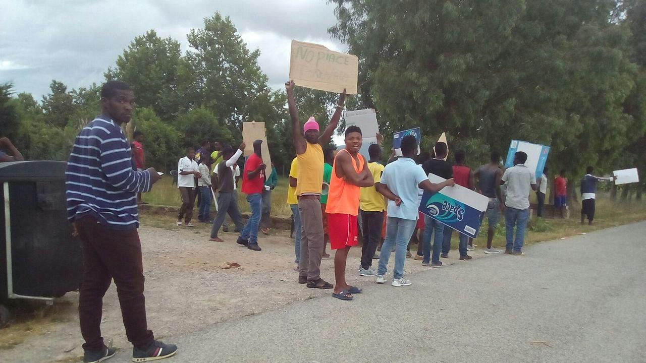 Un momento della manifestazione dei migranti