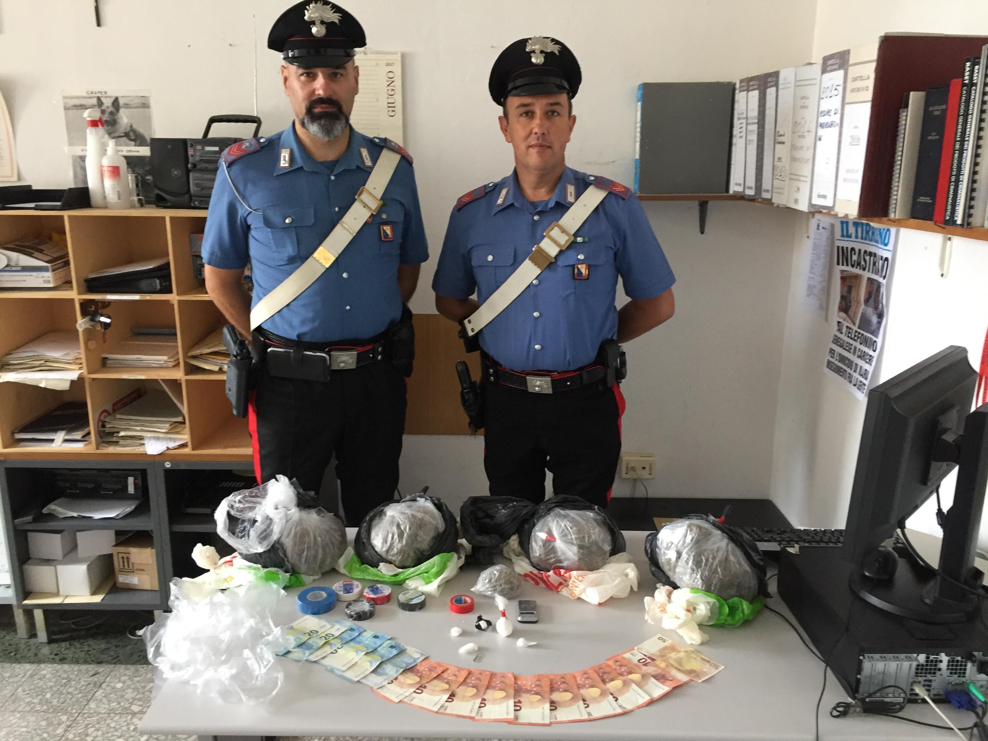 Trovato con 2 chili di foglie di marijuana, arrestato