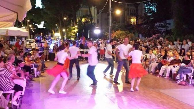 Si aprono le danze. A Estensi e Nazioni scatenati sui viali