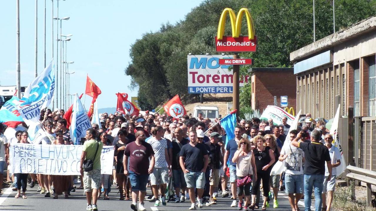 La manifestazione di giovedì 29 a Piombino (foto Paolo Barlettani)