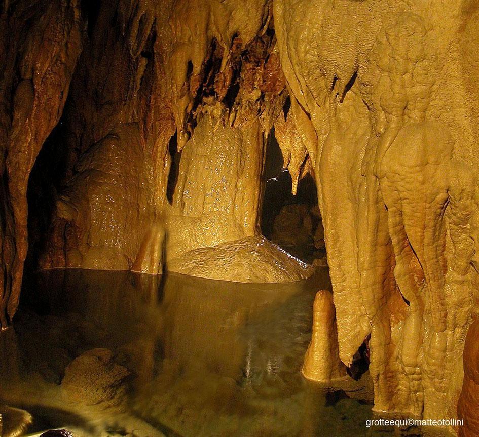 Il "sì" tutto speciale nelle grotte di Equi 