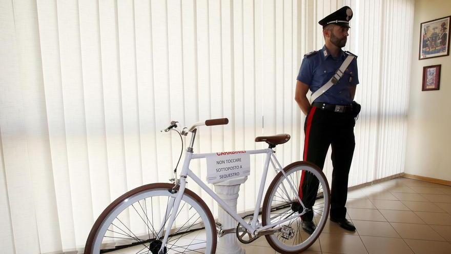 I carabinieri cercano droga ma trovano oggetti rubati