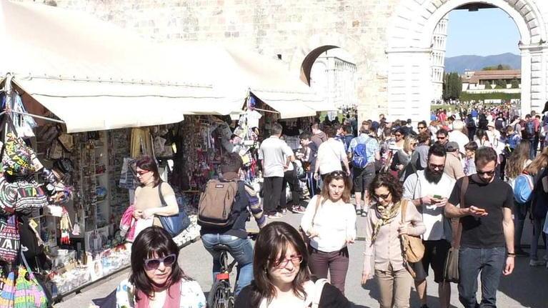 Bancarelle, gli ambulanti: «Comune, fai una proposta»