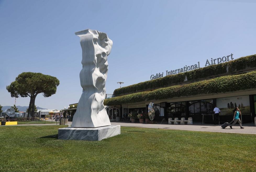 Il marmo delle Apuane in mostra negli aeroporti