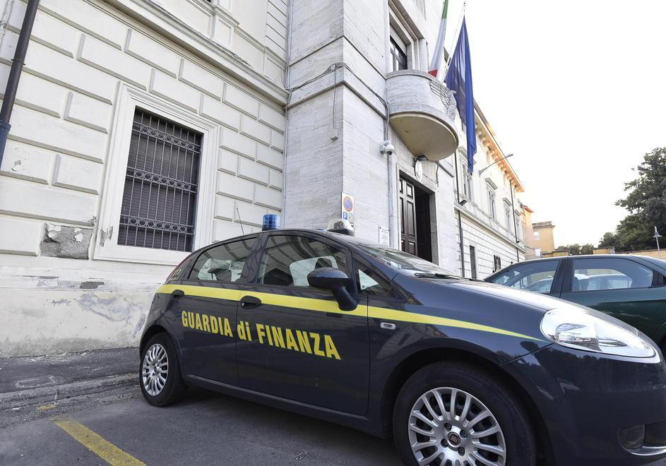 Coltiva marijuana, la Finanza lo arresta
