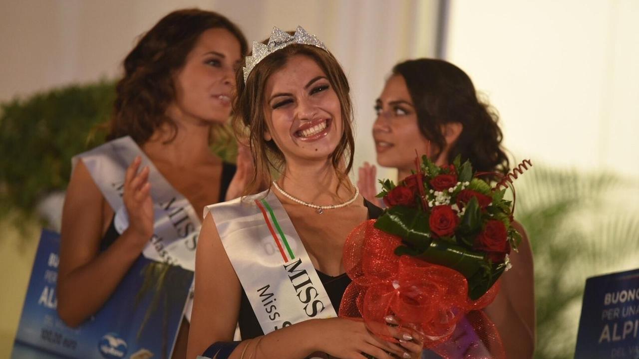 Miss Sardegna fa tappa nel paese dei centenari
