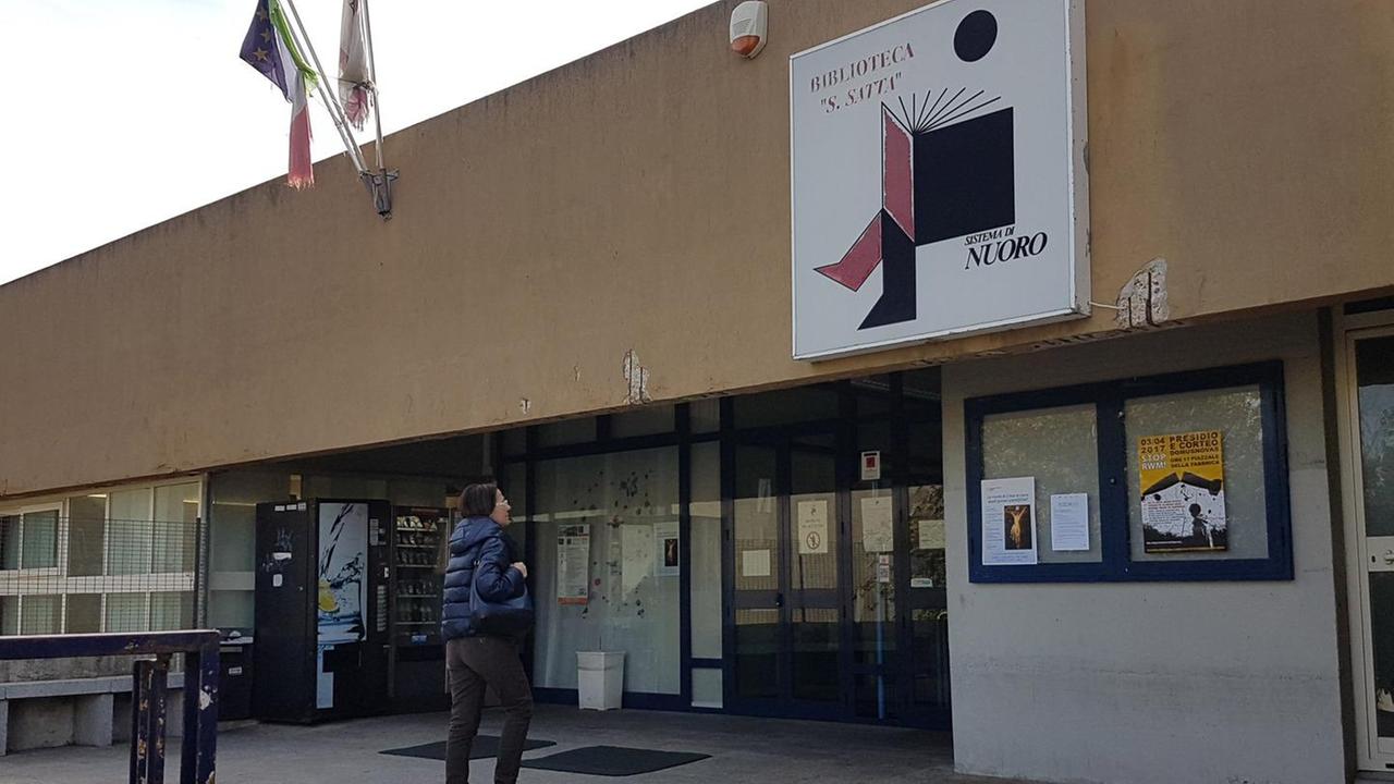 Biblioteca, nove licenziati