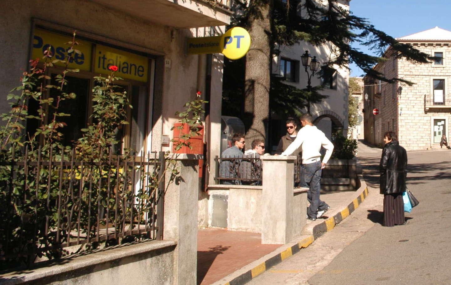 Lettere in ritardo cresce la protesta contro le Poste