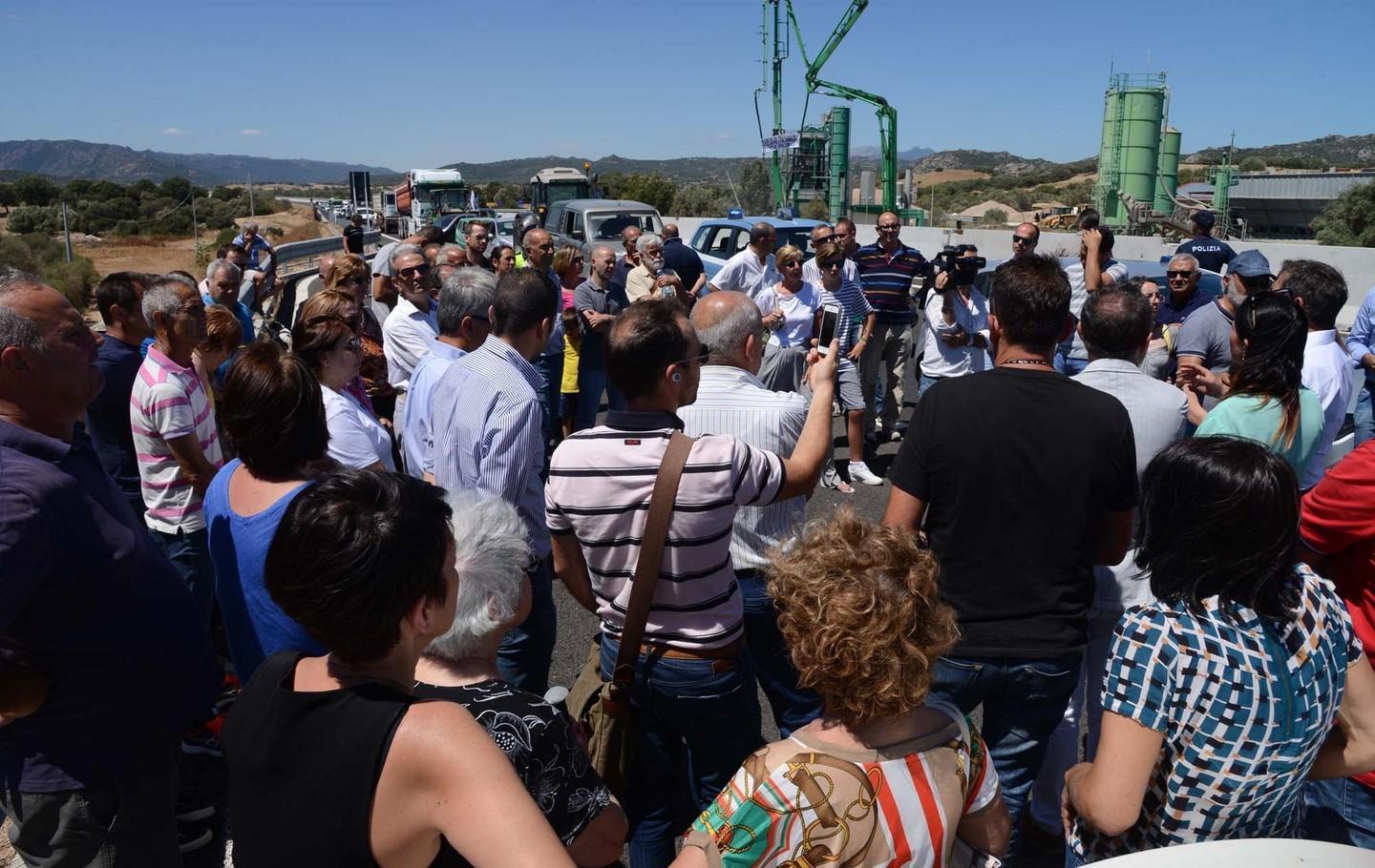 Strade complanari, no alla mozione M5S 